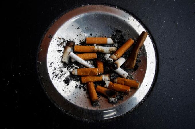 La venta de cigarrillos cae un 10 % y crece un 23 % la de cigarros