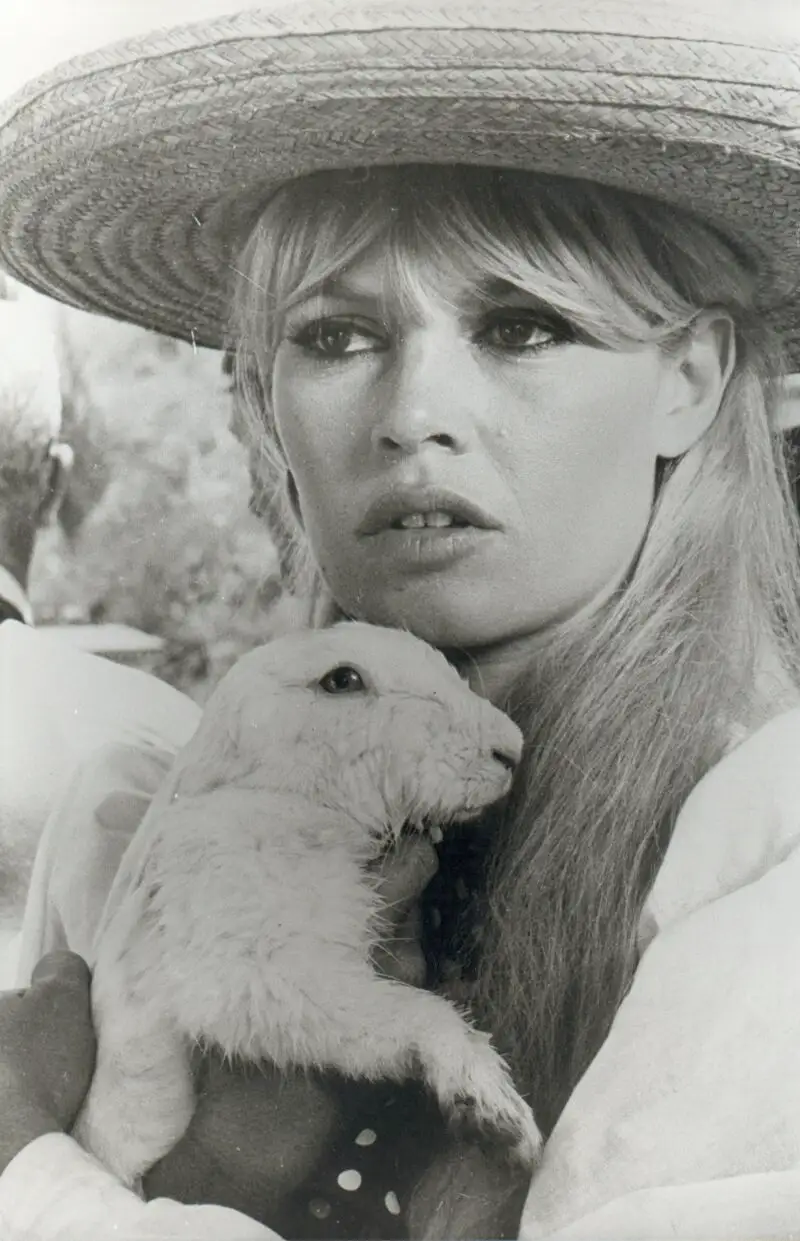 Brigitte Bardot y su faceta más enternecedora.