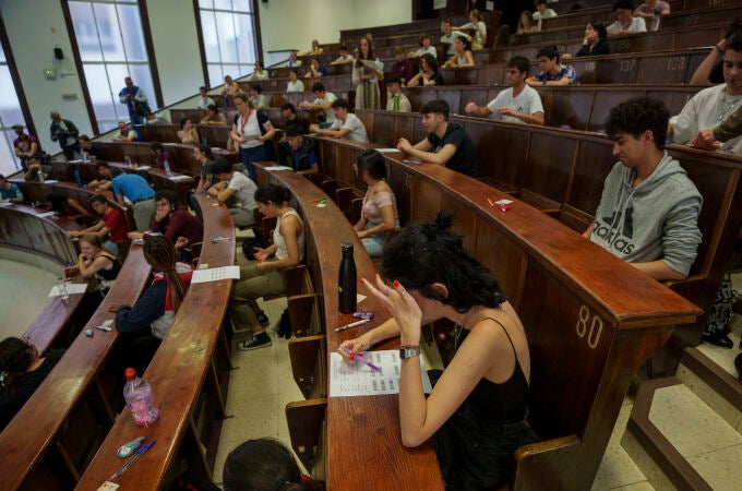 Examen EVAU en la Facultad de Farmacia.