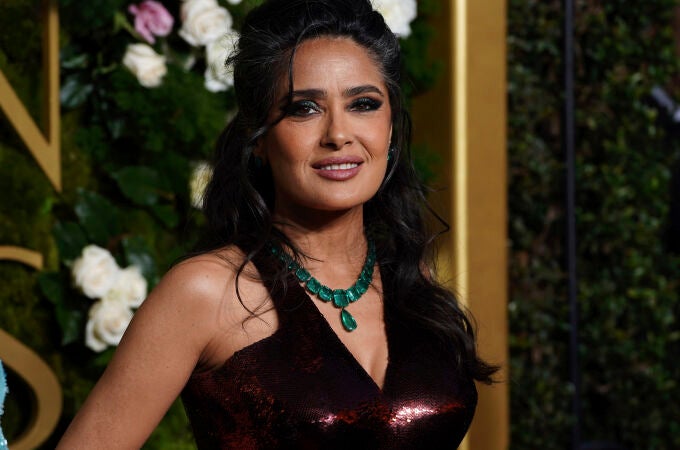 Salma Hayek en los Globos de Oro 2025.