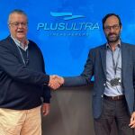Julio Martínez Sola, presidente de Plus Ultra junto al representante del Sepla