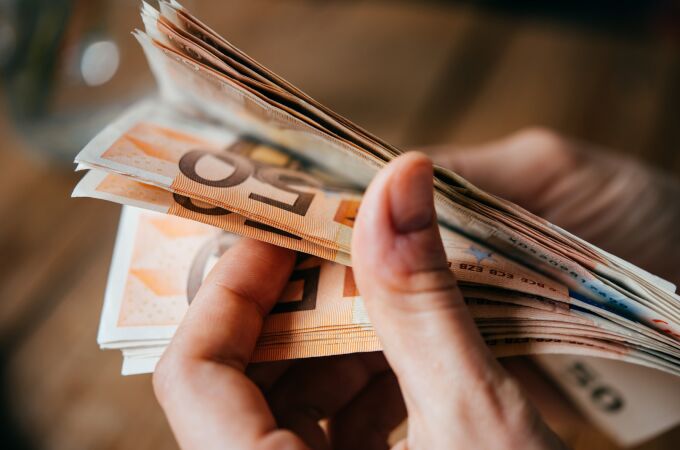 Hacienda resuelve la duda: esta es la cantidad de dinero exacta que puedes guardar en casa legalmente