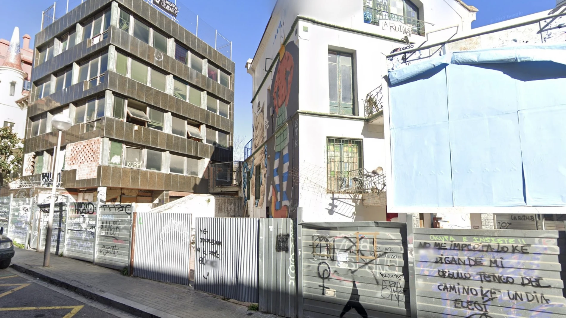 Las casas okupadas de el Kubo y la Ruïna en la Bonanova