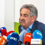 Revilla comparece tras conocerse que el rey emérito Juan Carlos de Borbón le va a demandar por derecho al honor