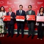 Fernández Mañueco presenta en León la nueva tarjeta junto con los consejeros Juan Carlos Suárez-Quiñones y José Luis Sanz Merino