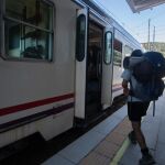 MADRID.-El Gobierno aprueba el martes el programa 'Verano Joven 2025' con descuentos para viajar en tren y autobús