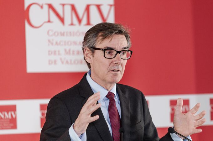 Economía/Finanzas.- San Basilio (CNMV) pide en el Congreso una mayor autonomía para la gestión de su personal