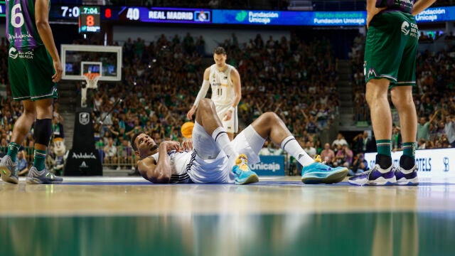 Tavares, en el parquet del Martín Carpena